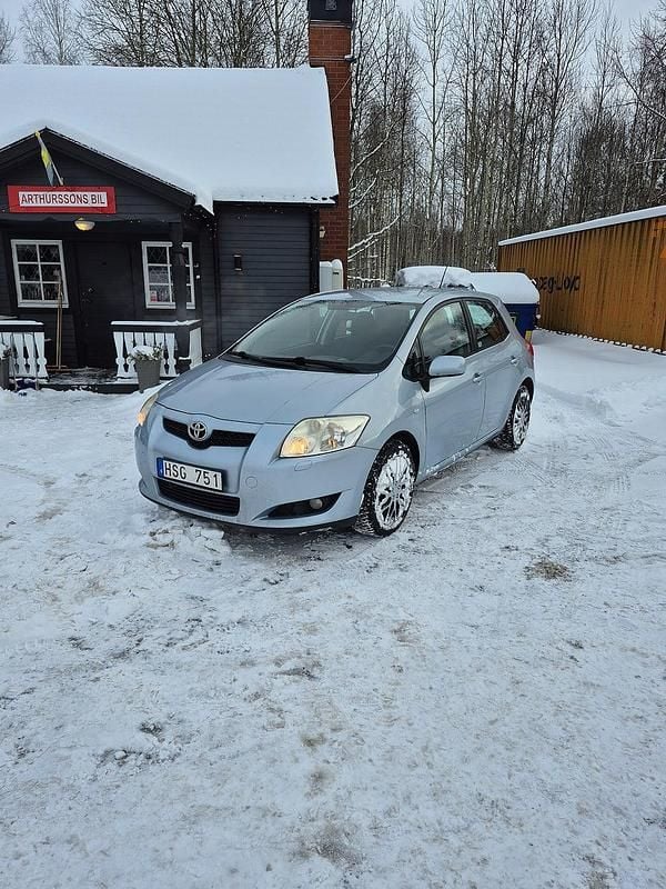 Blå Begagnad 2008 Toyota Auris Halvkombi | 38 000 kr (Marknadspris) - Bild 1/4