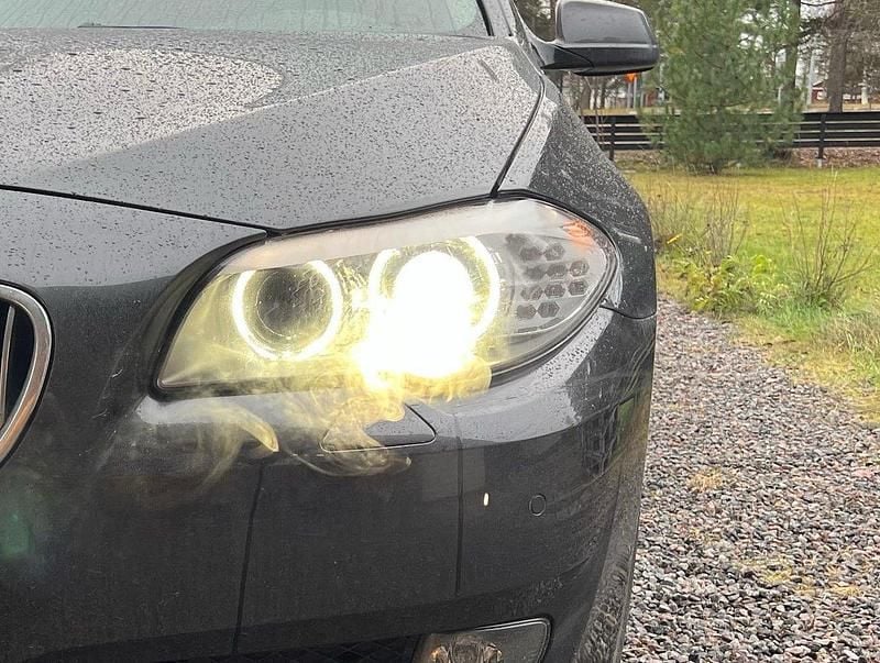 Grå Begagnad 2011 BMW 530 Kombi | 99 000 kr (Marknadspris) - Bild 1/4