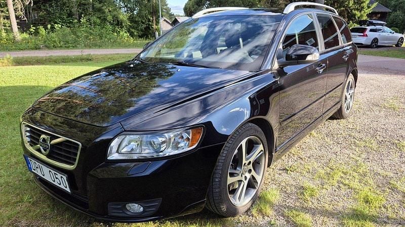Svart Begagnad 2012 Volvo V50 Kombi | 68 000 kr (Lite dyr) - Bild 1/4