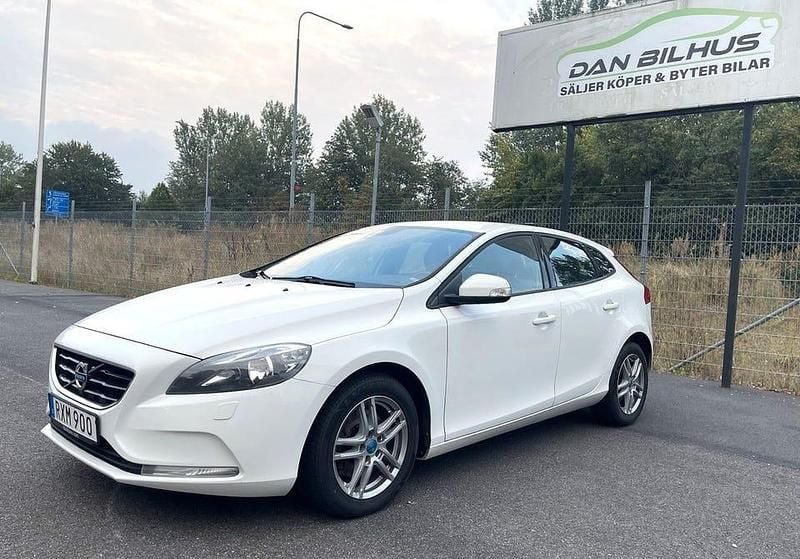 Begagnad Volvo V40 Kinetic 120 HK (88 kW) 2015 Vit Kombi