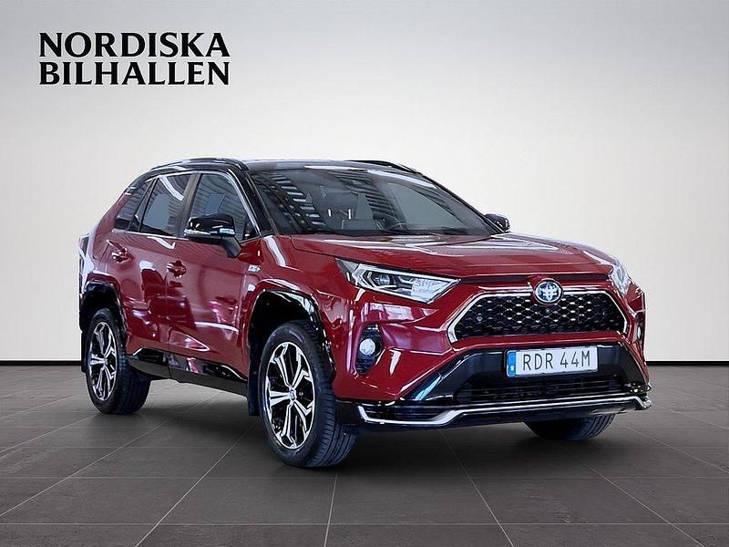 Röd Begagnad 2020 Toyota RAV4 Hybrid Premium SUV | 369 795 kr (Marknadspris) - Bild 1/4