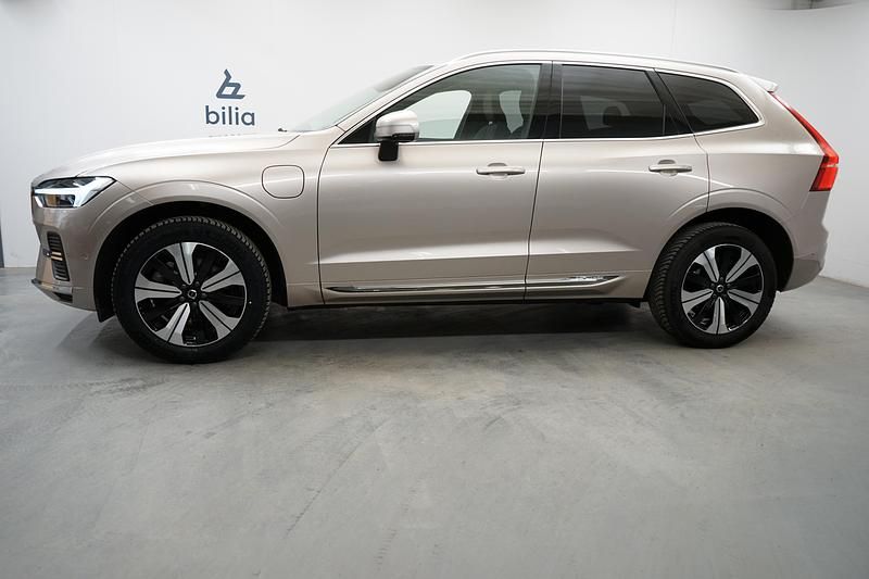 Begagnad Volvo XC60 Plus 355 HK (261 kW) 2022 Grå SUV