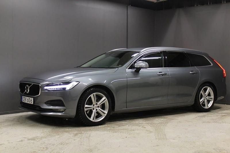 Begagnad Volvo V90 Momentum 235 HK (172 kW) 2018 Grå Kombi