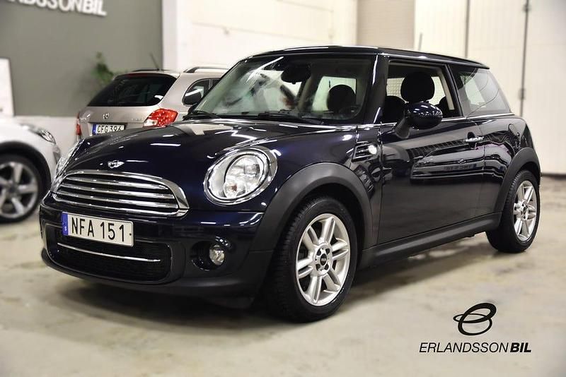 Blå Begagnad 2012 Mini Cooper D Halvkombi | 84 899 kr (Marknadspris) - Bild 1/4