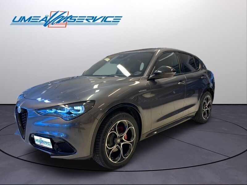 Grå Begagnad 2023 Alfa Romeo Stelvio Veloce SUV | 659 000 kr - Bild 1/4