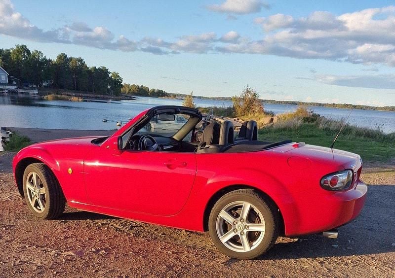 Röd Begagnad 2006 Mazda MX5 Cab | 90 000 kr (Dyr) - Bild 1/1