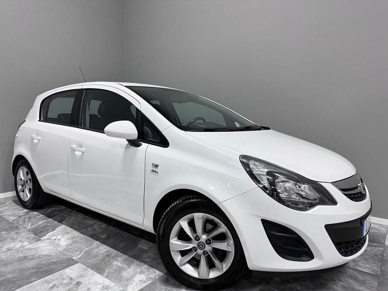 Vit Begagnad 2014 Opel Corsa Enjoy Halvkombi | 79 900 kr (Lite dyr) - Bild 1/4