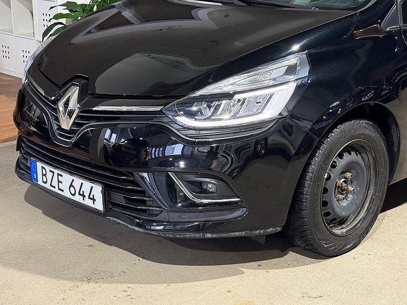Begagnad Renault Clio IV Intens 90 HK (66 kW) 2018 Svart Halvkombi