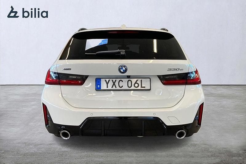 Begagnad BMW 330e Comfort Edition 292 HK (214 kW) 2025 Vit Kombi