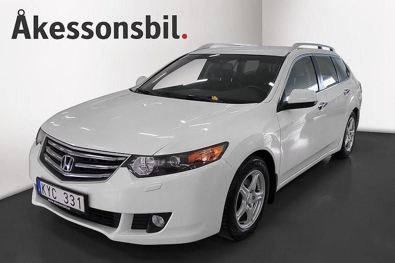 Vit Begagnad 2010 Honda Accord Elegance Kombi | 89 000 kr - Bild 1/4