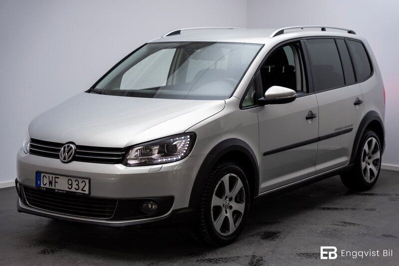 Ljusbrun Begagnad 2010 VW Touran Cross Minibuss | 119 800 kr (Lite dyr) - Bild 1/4
