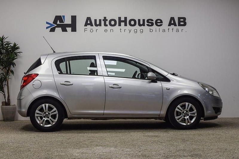 Begagnad Opel Corsa Enjoy 86 HK (63 kW) 2010 Grå Halvkombi