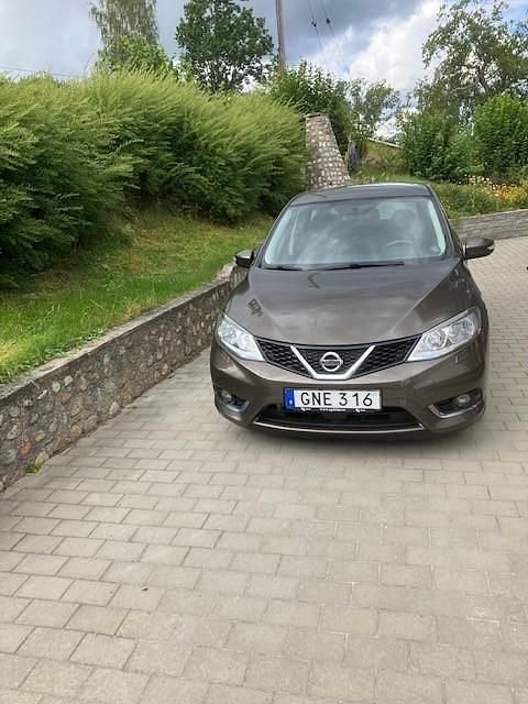 Brun Begagnad 2015 Nissan Pulsar Halvkombi | 75 000 kr (Marknadspris) - Bild 1/4