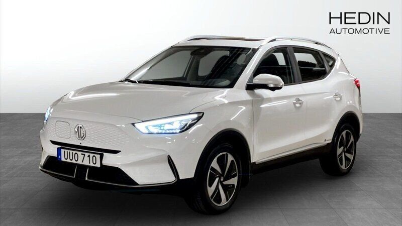 Vit (white) Begagnad 2021 MG ZS Luxury Sedan | 249 900 kr (Superpris) - Bild 1/4