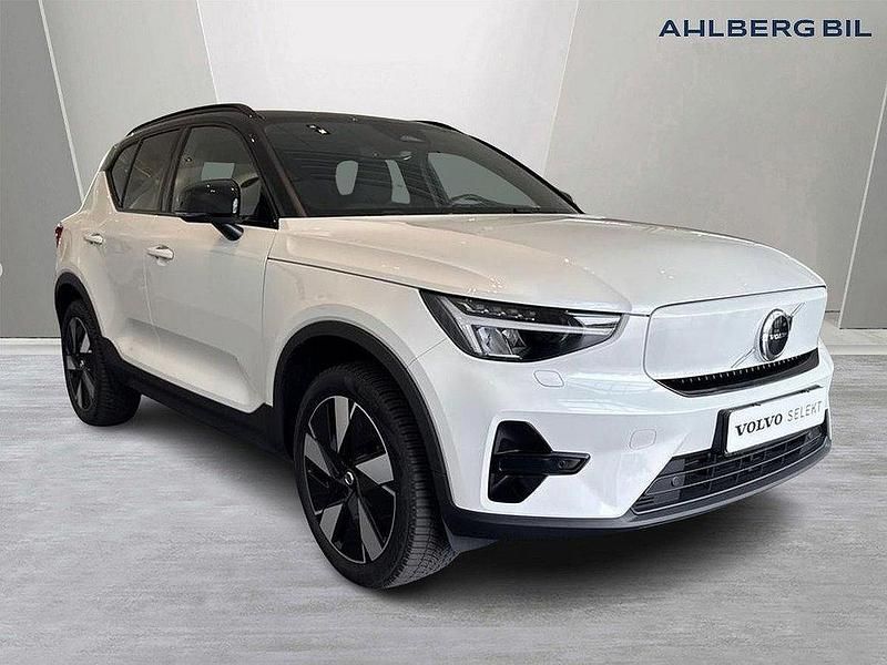 Vit Begagnad 2023 Volvo XC40 Core SUV | 424 500 kr - Bild 1/3