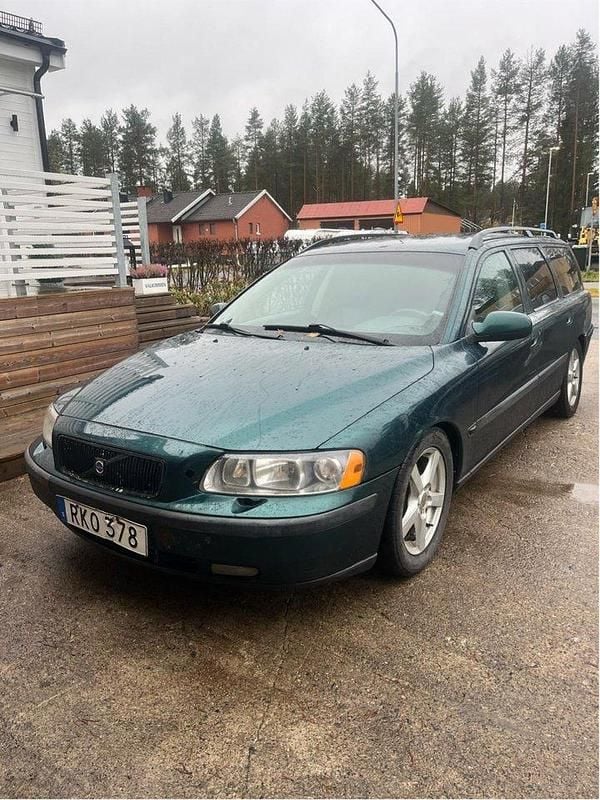 Grön Begagnad 2000 Volvo V70 Kombi | 25 000 kr (Dyr) - Bild 1/4