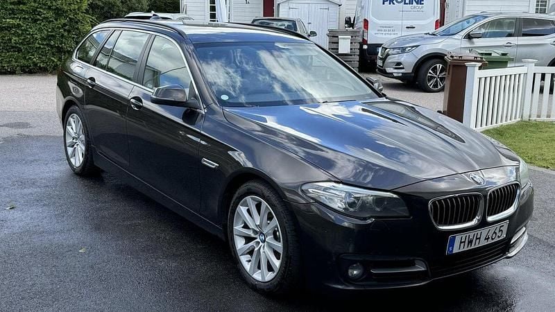 Brun Begagnad 2016 BMW 520 Kombi | 105 000 kr (Bra pris) - Bild 1/4