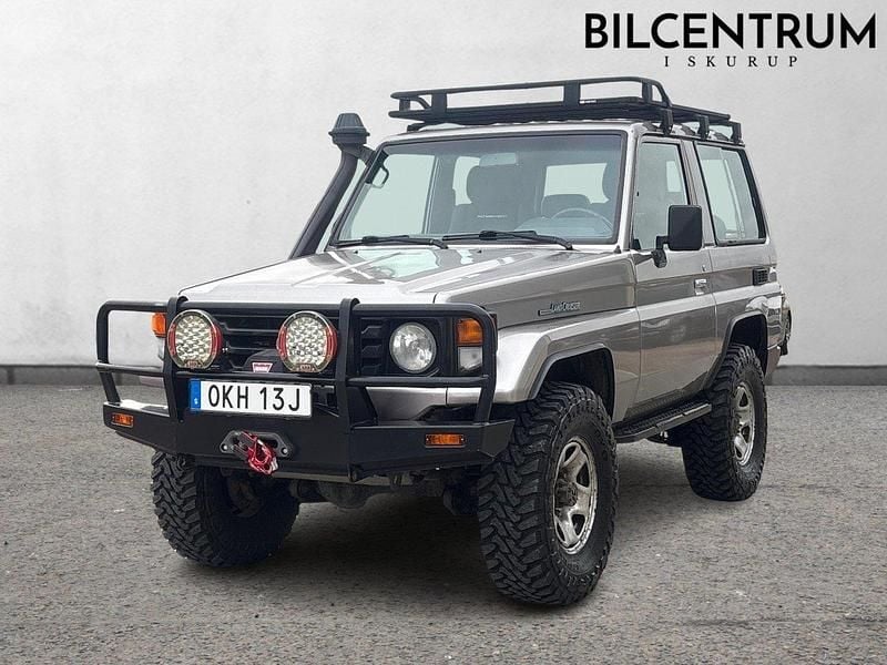 Mörkgrå (grå) Begagnad 2006 Toyota Land Cruiser SUV | 349 900 kr - Bild 1/4