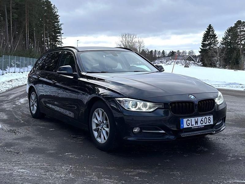 Begagnad BMW 320 Sport Line 184 HK (135 kW) 2013 Kombi