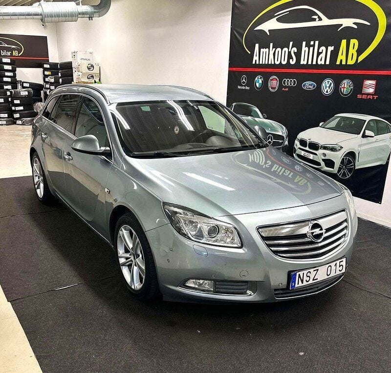 Grå Begagnad 2010 Opel Insignia Kombi | 59 900 kr (Lite dyr) - Bild 1/4