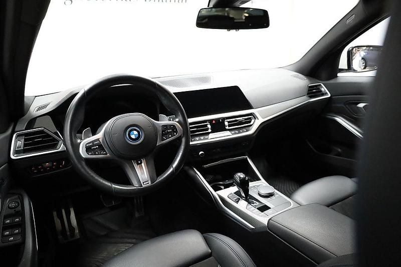 Begagnad BMW 330e M Sport 293 HK (215 kW) 2021 Vit Kombi
