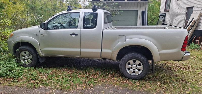 Silver Begagnad 2007 Toyota HiLux Pickup | 90 000 kr - Bild 1/4