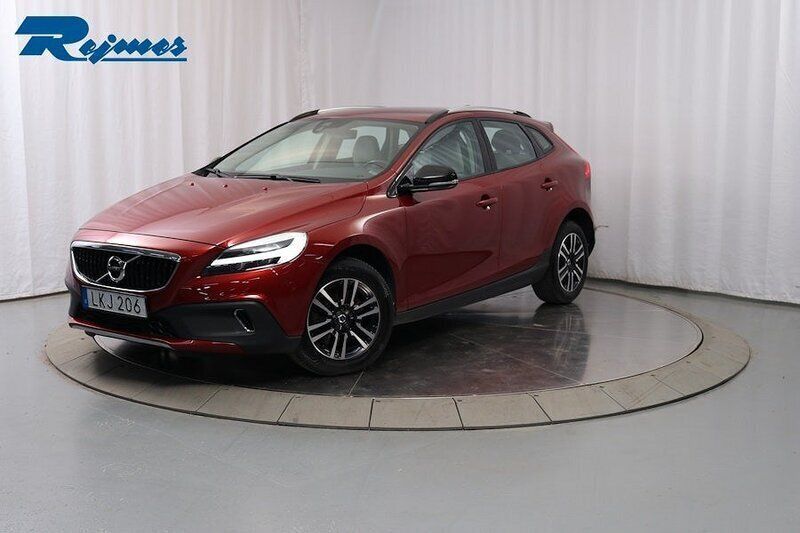 Röd Begagnad 2017 Volvo V40 CC Business Edition Kombi | 189 800 kr (Marknadspris) - Bild 1/4