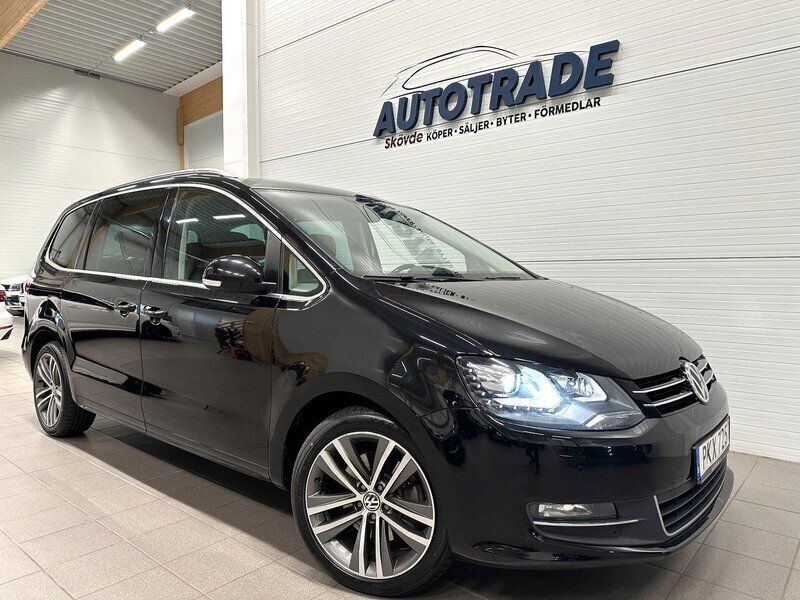 Svart Begagnad 2017 VW Sharan GT Minibuss | 206 900 kr (Lite dyr) - Bild 1/4
