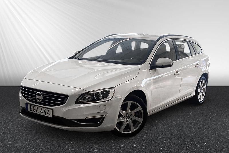 Vit Begagnad 2014 Volvo V60 Momentum Kombi | 99 900 kr (Bra pris) - Bild 1/4
