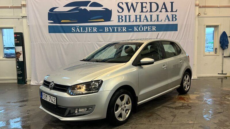 Silver Begagnad 2011 VW Polo Halvkombi | 54 800 kr (Bra pris) - Bild 1/4