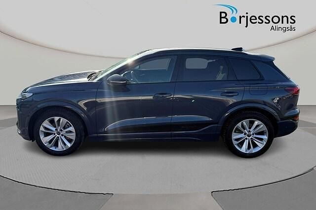 Begagnad Audi Q6 e-tron S-Line 289 kW (393 HK) 2024 Plasmablå metallic SUV