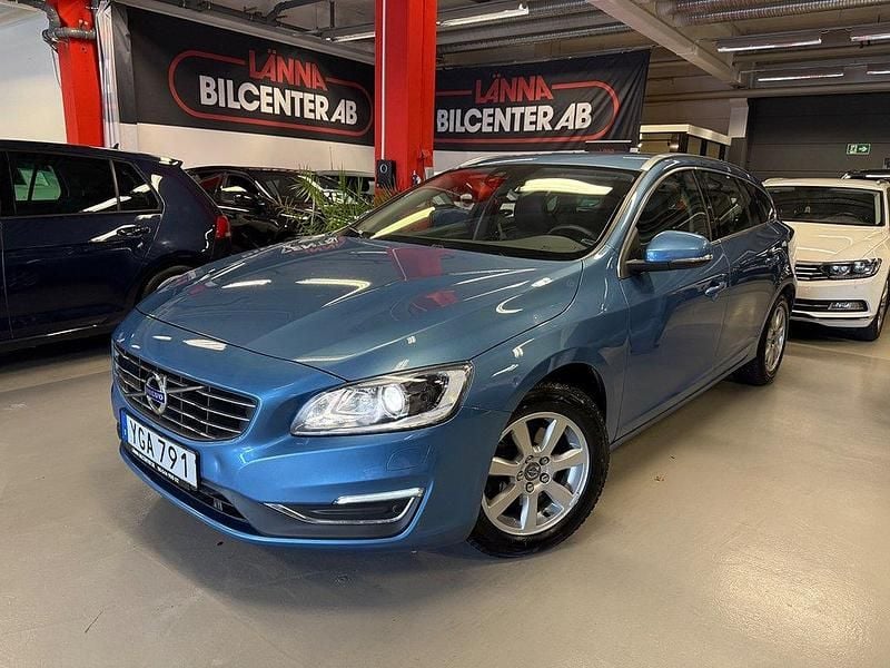 Blå metallic Begagnad 2016 Volvo V60 Summum Kombi | 199 900 kr (Marknadspris) - Bild 1/4