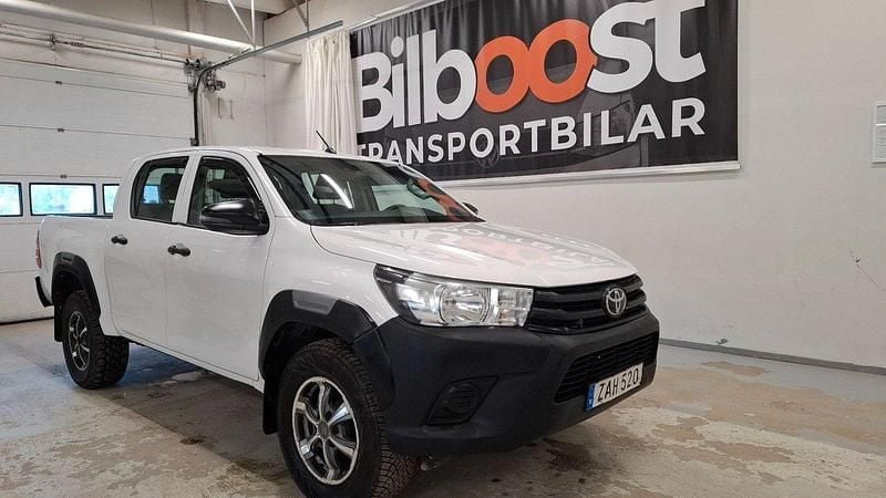 Vit Begagnad 2018 Toyota HiLux Pickup | 328 750 kr (Lite dyr) - Bild 1/4