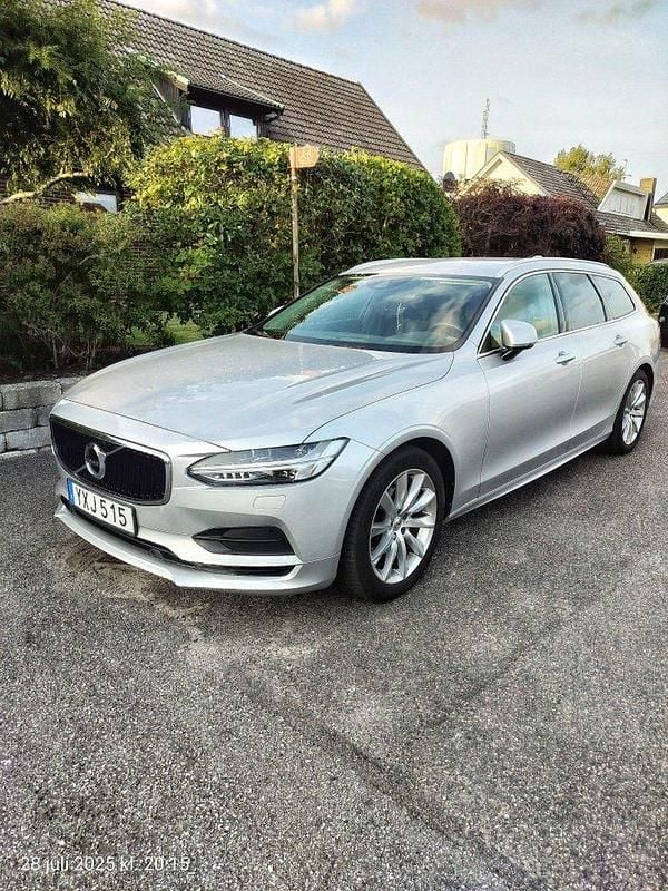 Silver Begagnad 2019 Volvo V90 Momentum Kombi | 219 900 kr (Marknadspris) - Bild 1/4