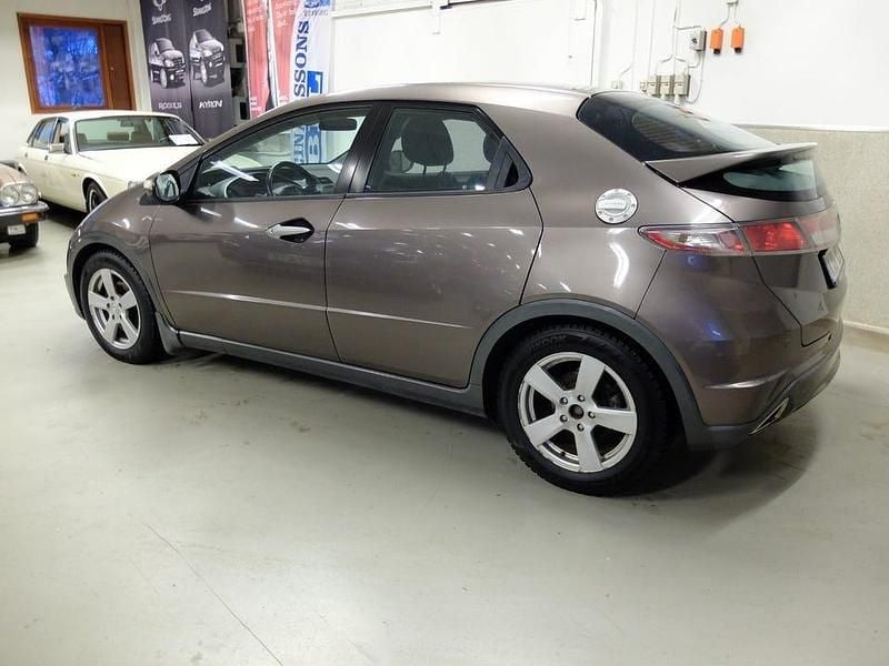 Begagnad Honda Civic Sport 140 HK (102 kW) 2010 Grå Halvkombi