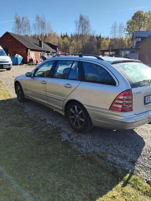 Silver Begagnad 2006 Mercedes C230 Elegance Kombi | 18 500 kr - Bild 1/4