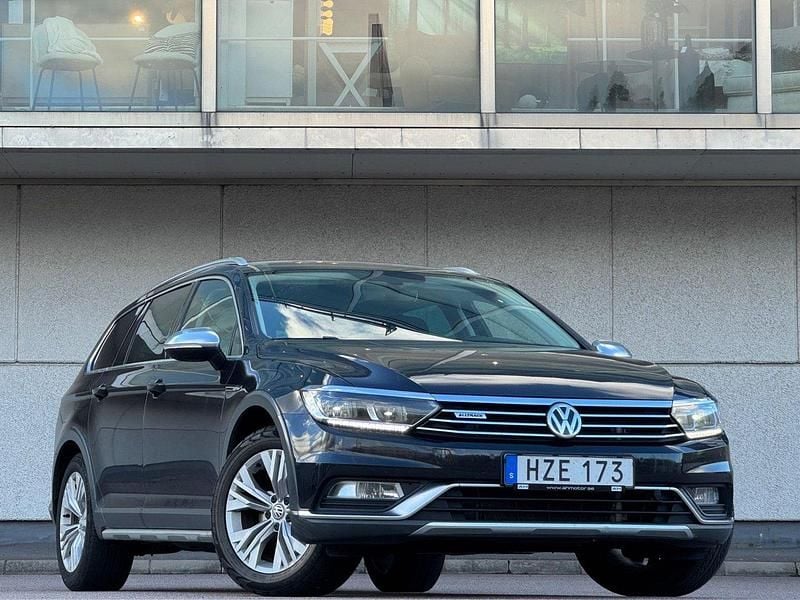 Svart Begagnad 2016 VW Passat Alltrack Kombi | 149 900 kr (Marknadspris) - Bild 1/4