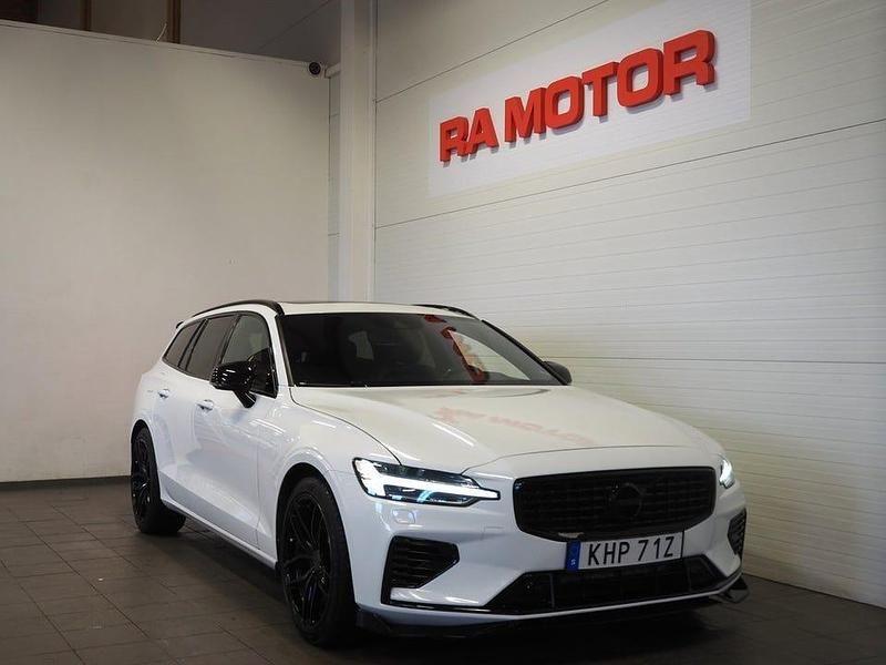 Vit Begagnad 2019 Volvo V60 R-Design Kombi | 299 900 kr (Marknadspris) - Bild 1/4