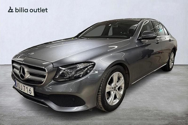 Grå Begagnad 2017 Mercedes E220 Avantgarde Sedan | 264 900 kr (Bra pris) - Bild 1/2