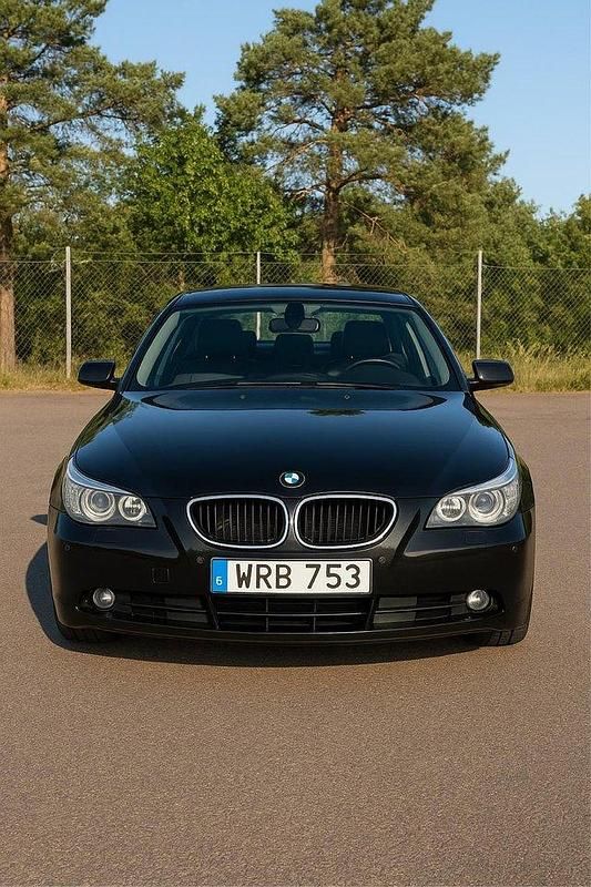 Svart Begagnad 2005 BMW 525 Sedan | 40 000 kr (Marknadspris) - Bild 1/3