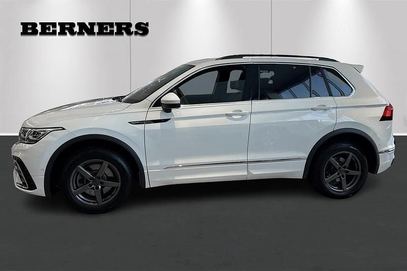 Begagnad VW Tiguan R-line 203 HK (149 kW) 2024 Vit SUV