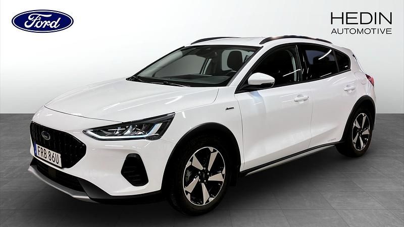 Vit Begagnad 2022 Ford Focus Active Halvkombi | 214 900 kr (Marknadspris) - Bild 1/4