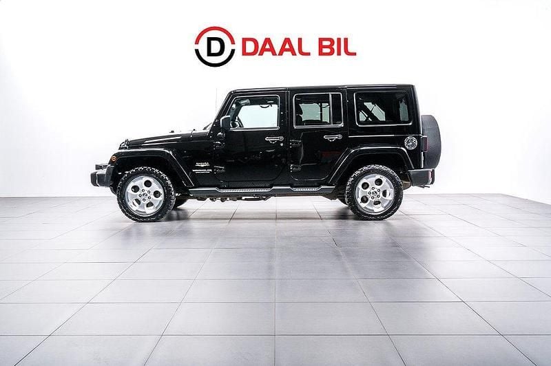 Svart Begagnad 2015 Jeep Wrangler Unlimited Sahara SUV | 329 700 kr (Marknadspris) - Bild 1/4