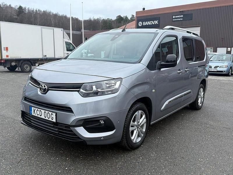 Silver Begagnad 2022 Toyota Proace Verso City Kombi | 209 900 kr (Dyr) - Bild 1/4