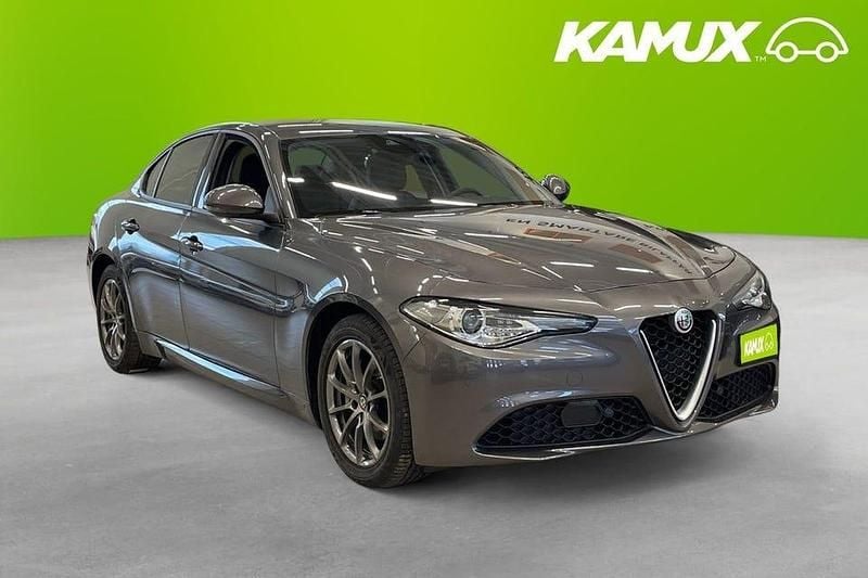 Begagnad Alfa Romeo Giulia Super 200 HK (147 kW) 2019 Grå Sedan