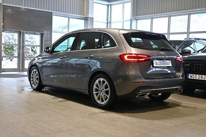 Begagnad Mercedes B180 136 HK (100 kW) 2019 Grå Minibuss