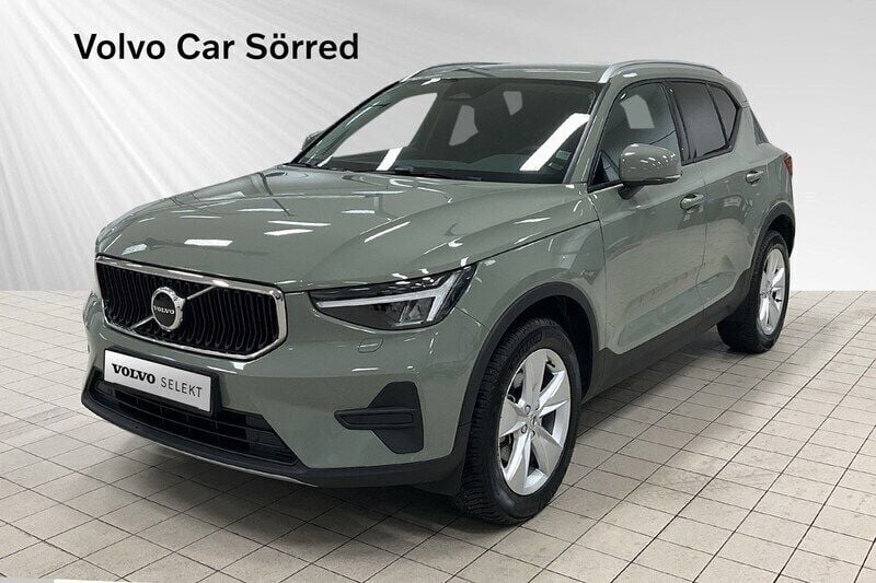 Grön Begagnad 2023 Volvo XC40 Core SUV | 349 900 kr (Superpris) - Bild 1/3
