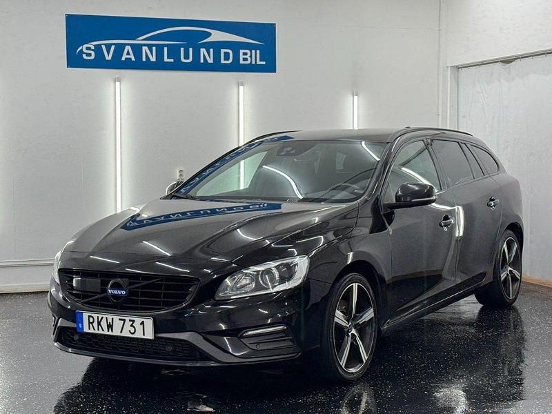 Svart Begagnad 2018 Volvo V60 R-Design Kombi | 209 800 kr - Bild 1/4