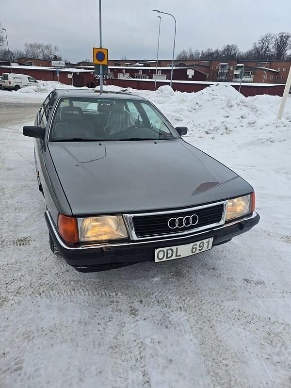 Begagnad Audi 100 115 HK (84 kW) 1990 Grå metalick