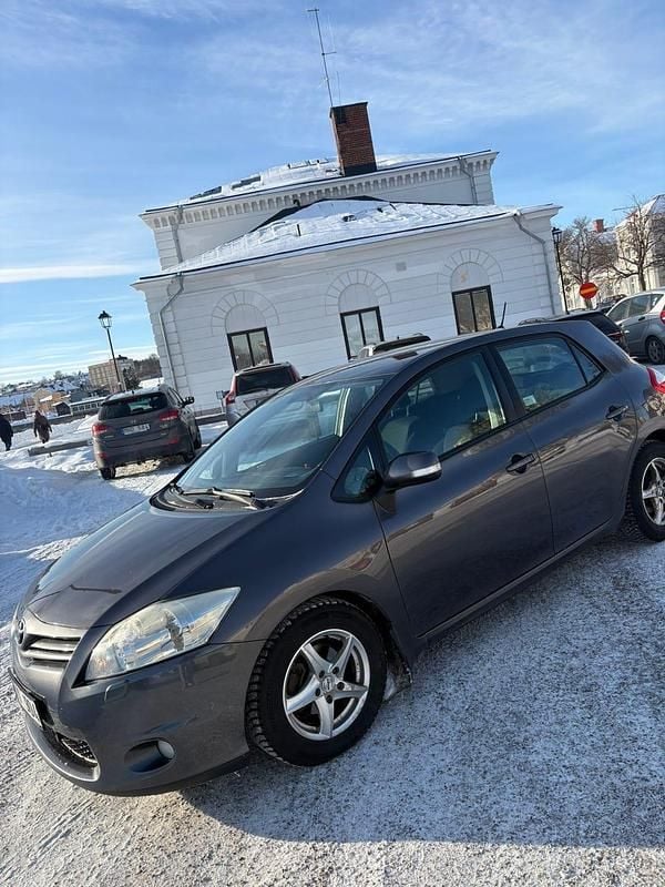 Begagnad Toyota Auris 90 HK (66 kW) 2010 Halvkombi
